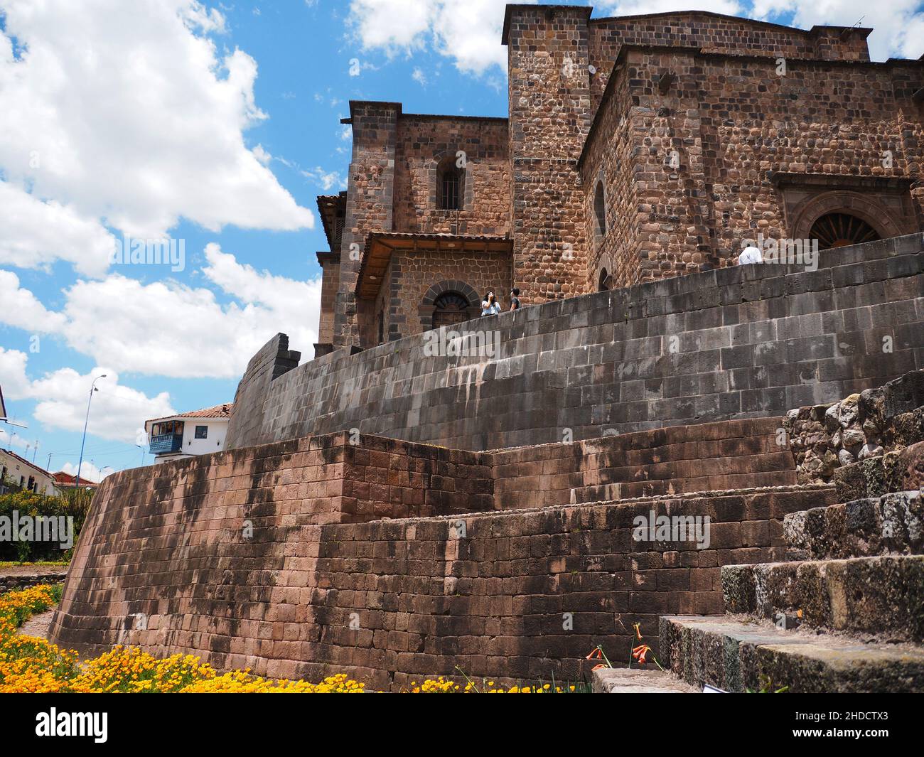Façade du temple inca de Coricancha dans la ville de Cuzco.Aussi connu sous le nom de Qoricancha ou Koricancha, c'était un temple inca dédié au soleil, détruit au 16th siècle par les conquérants espagnols pour construire l'église de Saint-Domingue au même endroit en utilisant les mêmes blocs de pierre. Banque D'Images