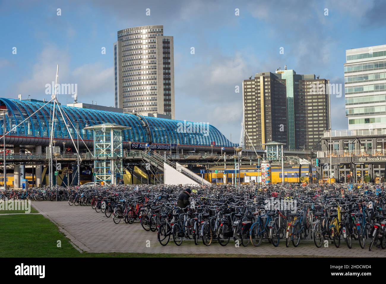 Amsterdam, Hollande du Nord, pays-Bas, 03.01.2022, vue sur la gare d'Amsterdam Sloterdijk, une importante jonction ferroviaire Banque D'Images
