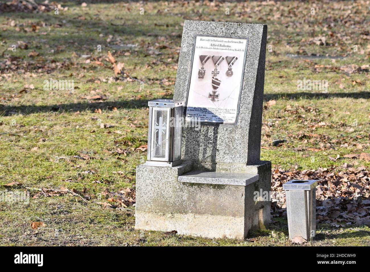 Vienne, Autriche. Le cimetière central de Vienne. Le cimetière militaire. Tombes de guerre de la première Guerre mondiale Banque D'Images