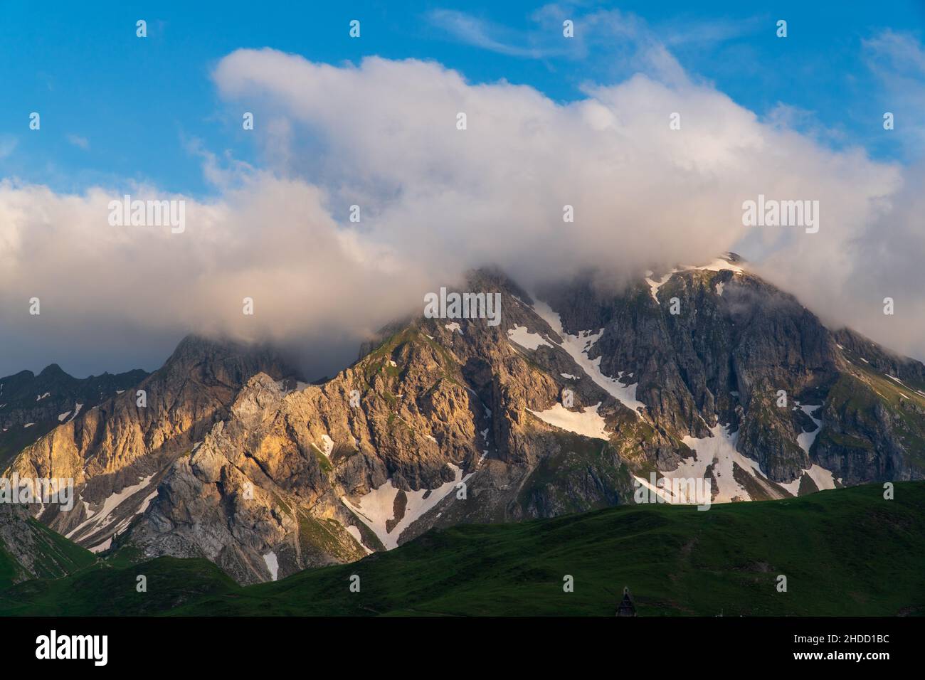 Image panoramique des montagnes au coucher du soleil.Paysage naturel incroyable des Alpes Dolomites.Passo Giau destination de voyage populaire dans les Dolomites. Voyage, Adventu Banque D'Images