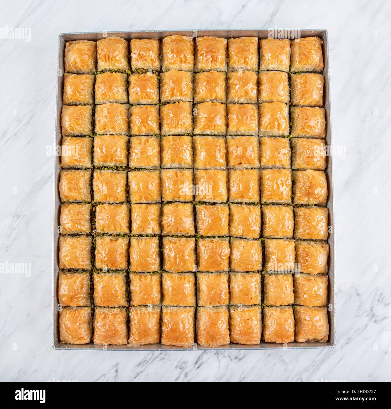 Pâtisserie turque traditionnelle dessert pistache Baklava.Magasin de baklava.Dessert turc de pistache et yufka, pistache baklava sur un plateau Banque D'Images