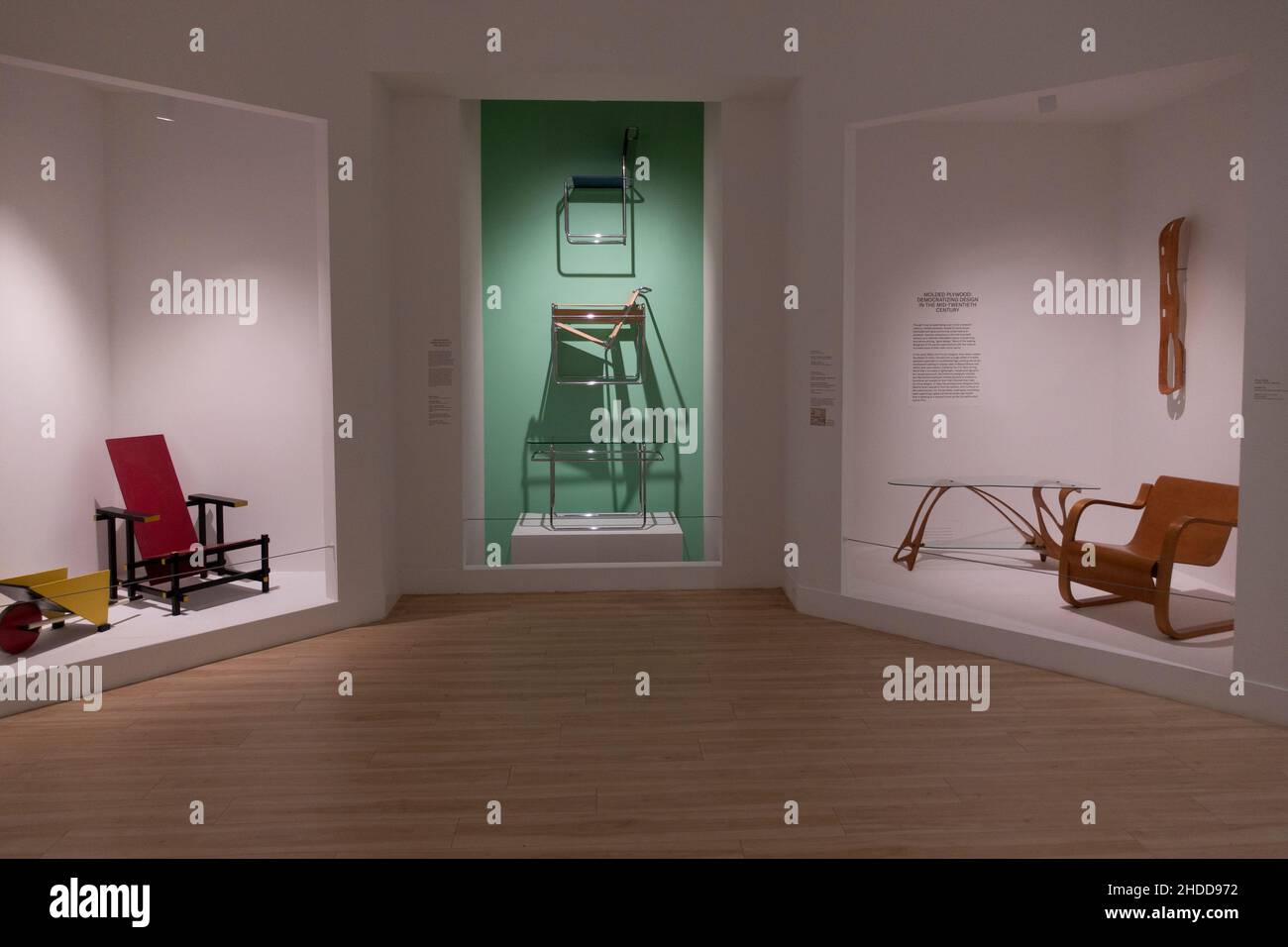 Mobilier moderne du milieu du siècle au Brooklyn Museum of Art de New York Banque D'Images