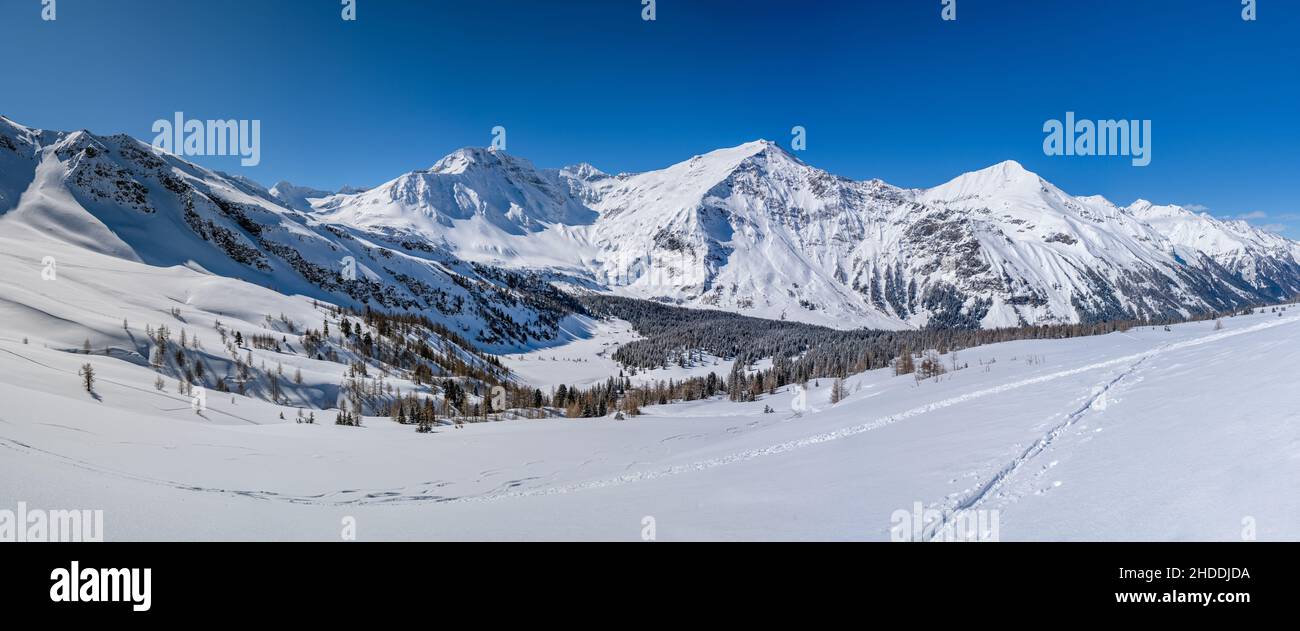 Panorama d'un paysage alpin enneigé, Rauris, Salzburger Land, Autriche Banque D'Images