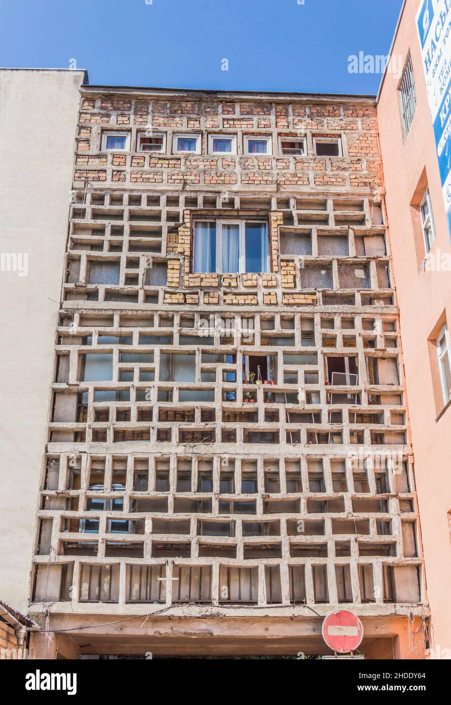 Architecture inhabituelle d'un immeuble d'appartements à Bichkek, capitale du Kirghizistan. Banque D'Images