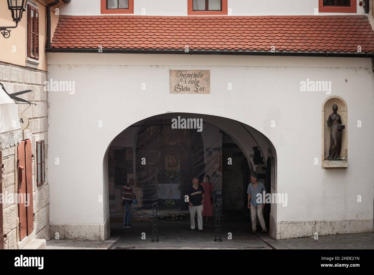 Photo de la kamenita vrata de Zagreb, également appelée porte en pierre, à Zagreb, Croatie.La porte de pierre est un point de repère de la haute ville de Zagreb.C'était du buil Banque D'Images