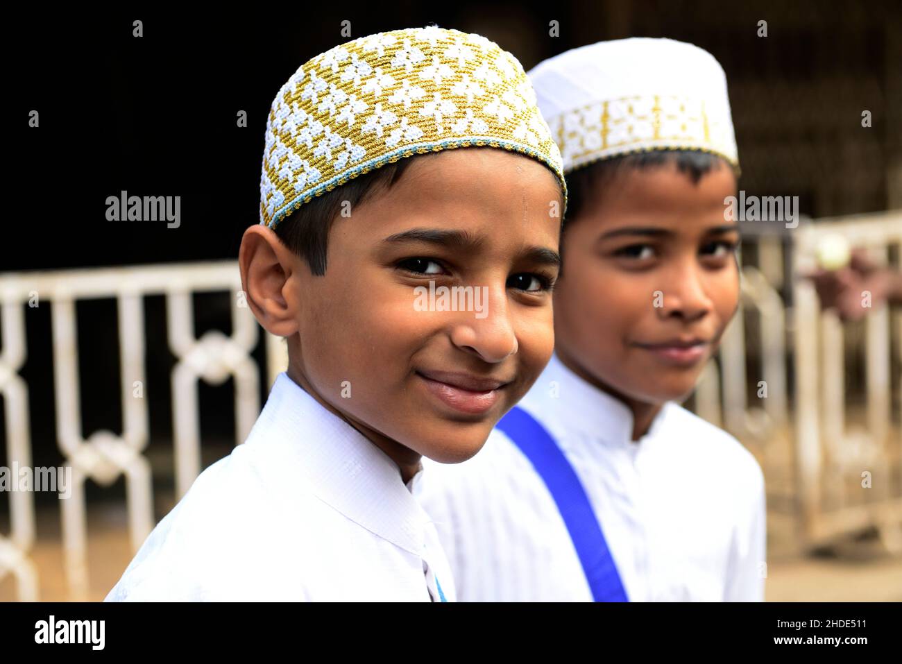 Garçons musulmans indiens souriant.Mumbai, Inde. Banque D'Images
