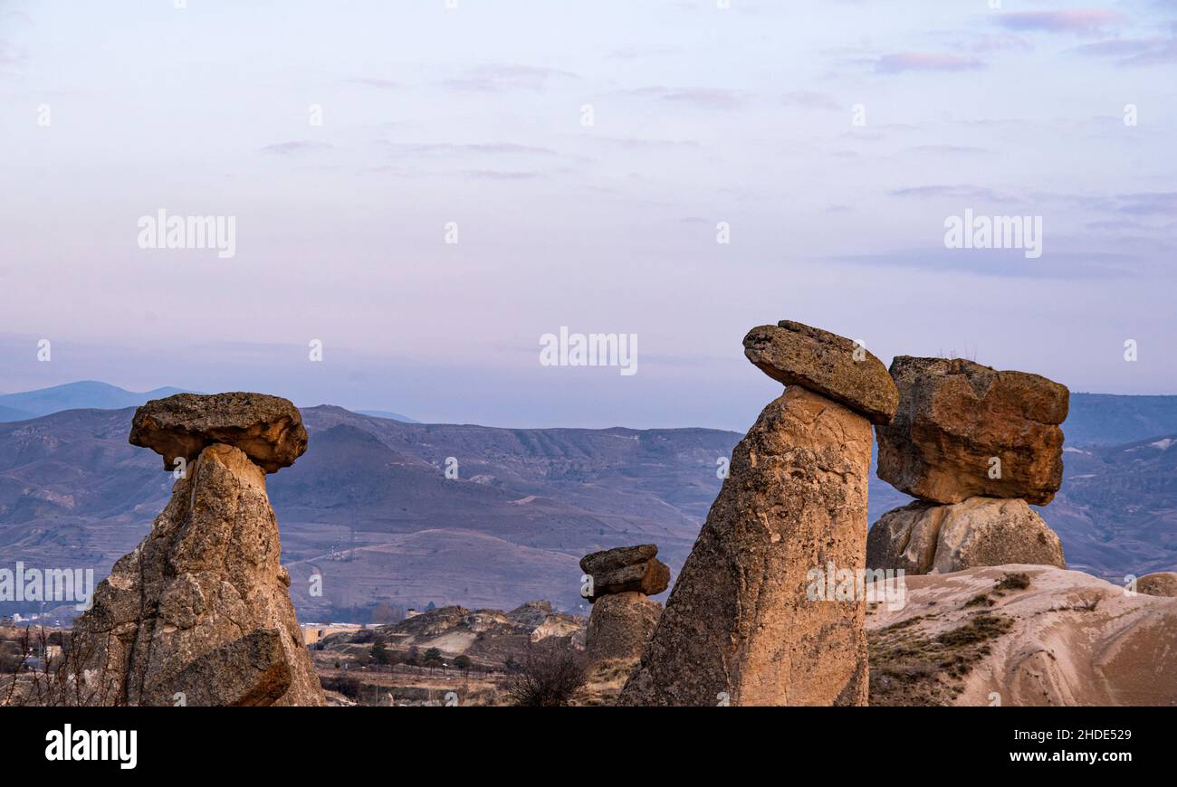 Vue magnifique sur les trois magnifiques formations rocheuses de Turquie Banque D'Images