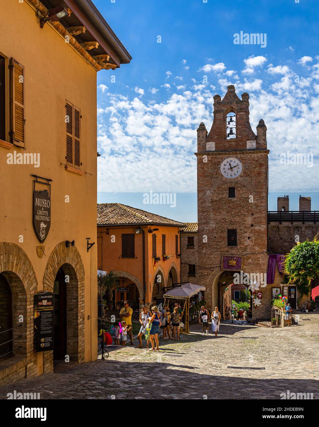Gradara, Italie, août 2021 – belle ville médiévale de Gradara, l'un des villages les mieux préservés de la région des Marches. Banque D'Images