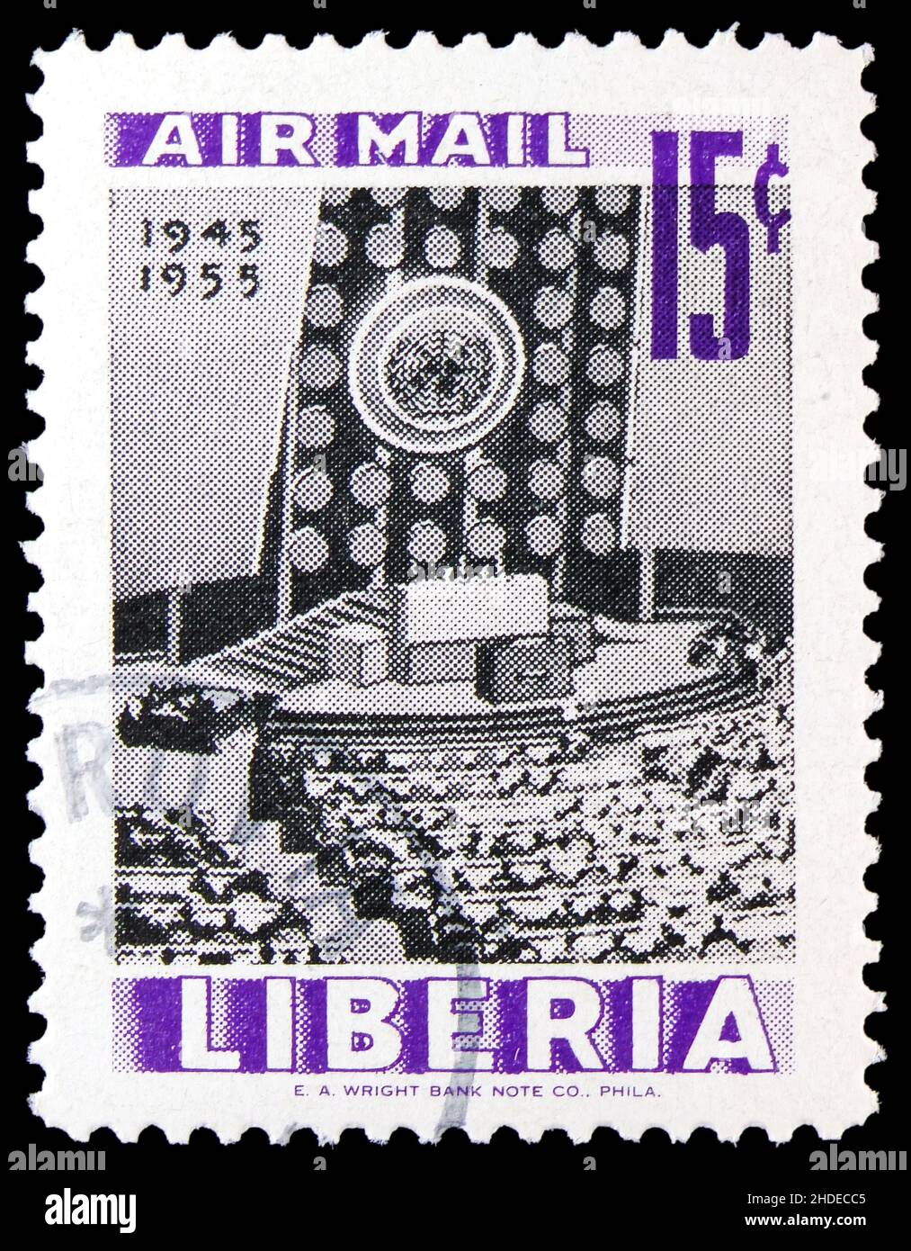 MOSCOU, RUSSIE - 4 NOVEMBRE 2021 : timbre-poste imprimé au Libéria montre salle de conférence, série anniversaire 10th des Nations Unies, vers 1955 Banque D'Images