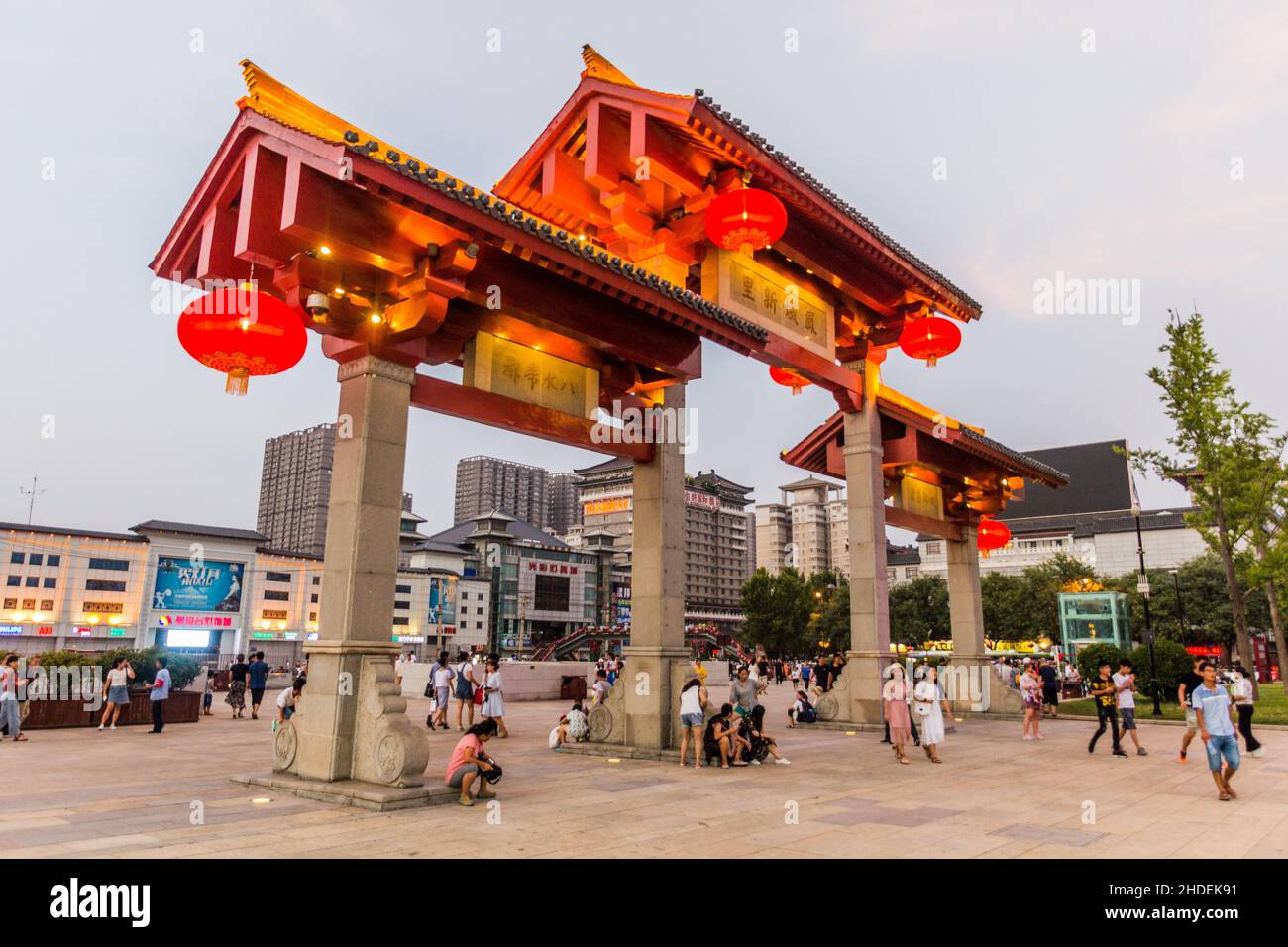XI'AN, CHINE - 5 AOÛT 2018 : arche devant la Grande Pagode de l'OIE sauvage à Xi'an, Chine Banque D'Images