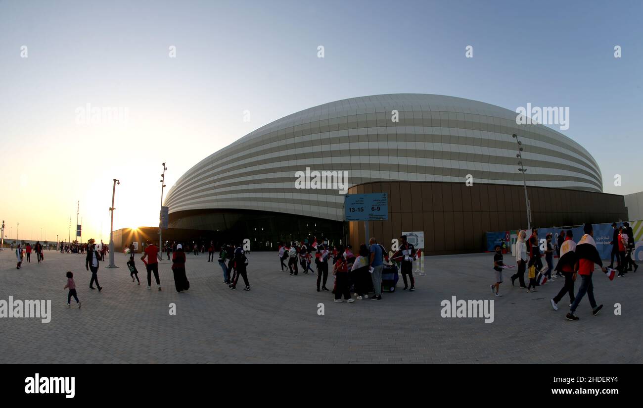 Vue générale à l'extérieur du stade Al Janoub à Al-Wakrah, Qatar, prise au coucher du soleil lors de la coupe arabe de la FIFA lors de la préparation de la coupe du monde de la FIFA 2022.Photo de MB Media 11/12/2021 Banque D'Images