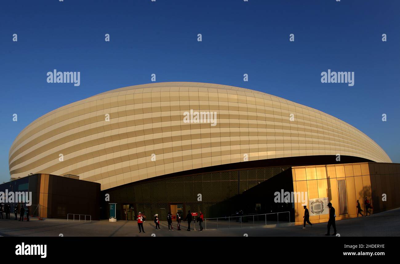 Vue générale à l'extérieur du stade Al Janoub à Al-Wakrah, Qatar, prise au coucher du soleil lors de la coupe arabe de la FIFA lors de la préparation de la coupe du monde de la FIFA 2022.Photo de MB Media 11/12/2021 Banque D'Images