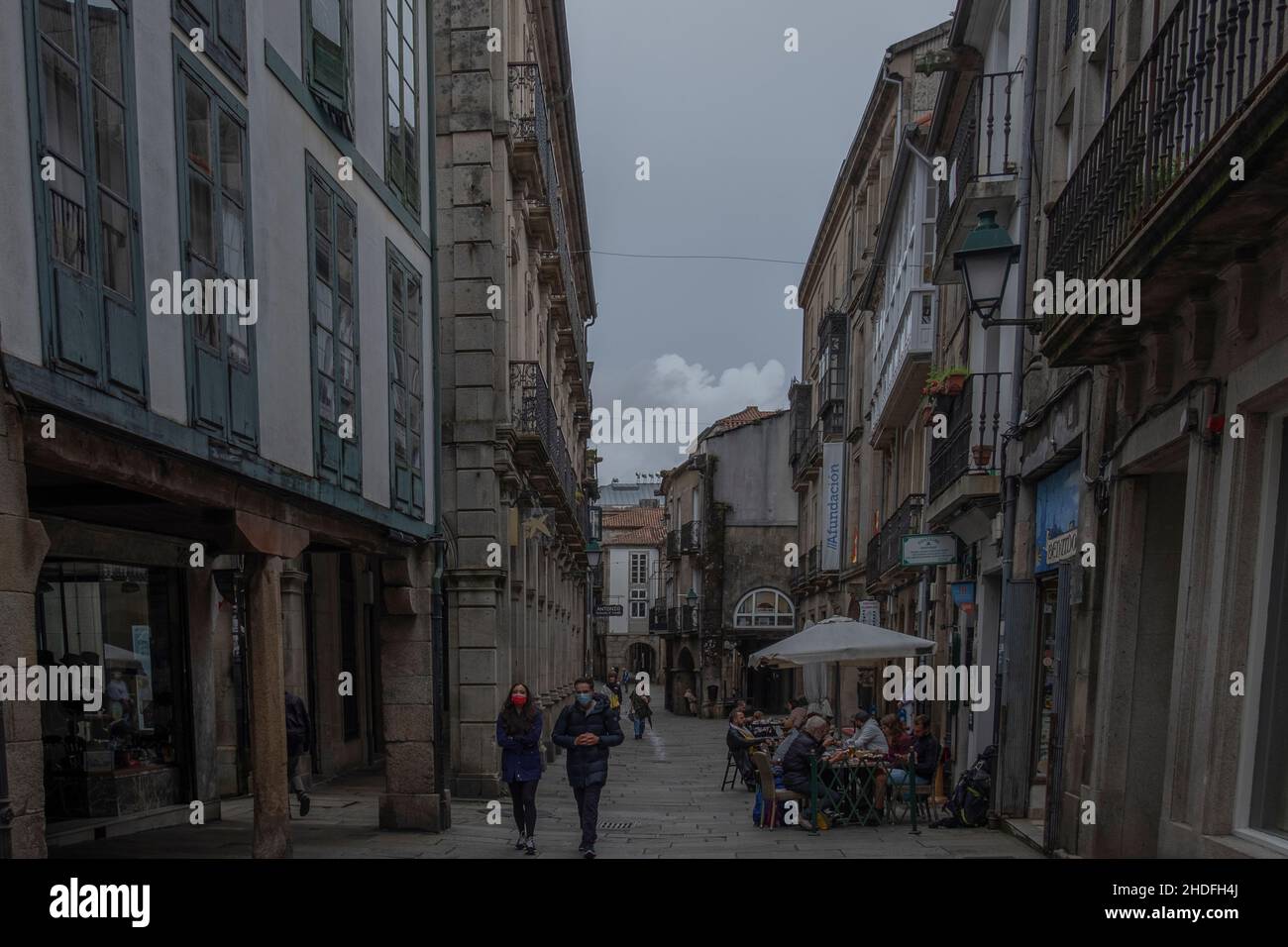 Une vue des personnes marchant dans le Saint-Jacques-de-Compostelle, Espagne Banque D'Images