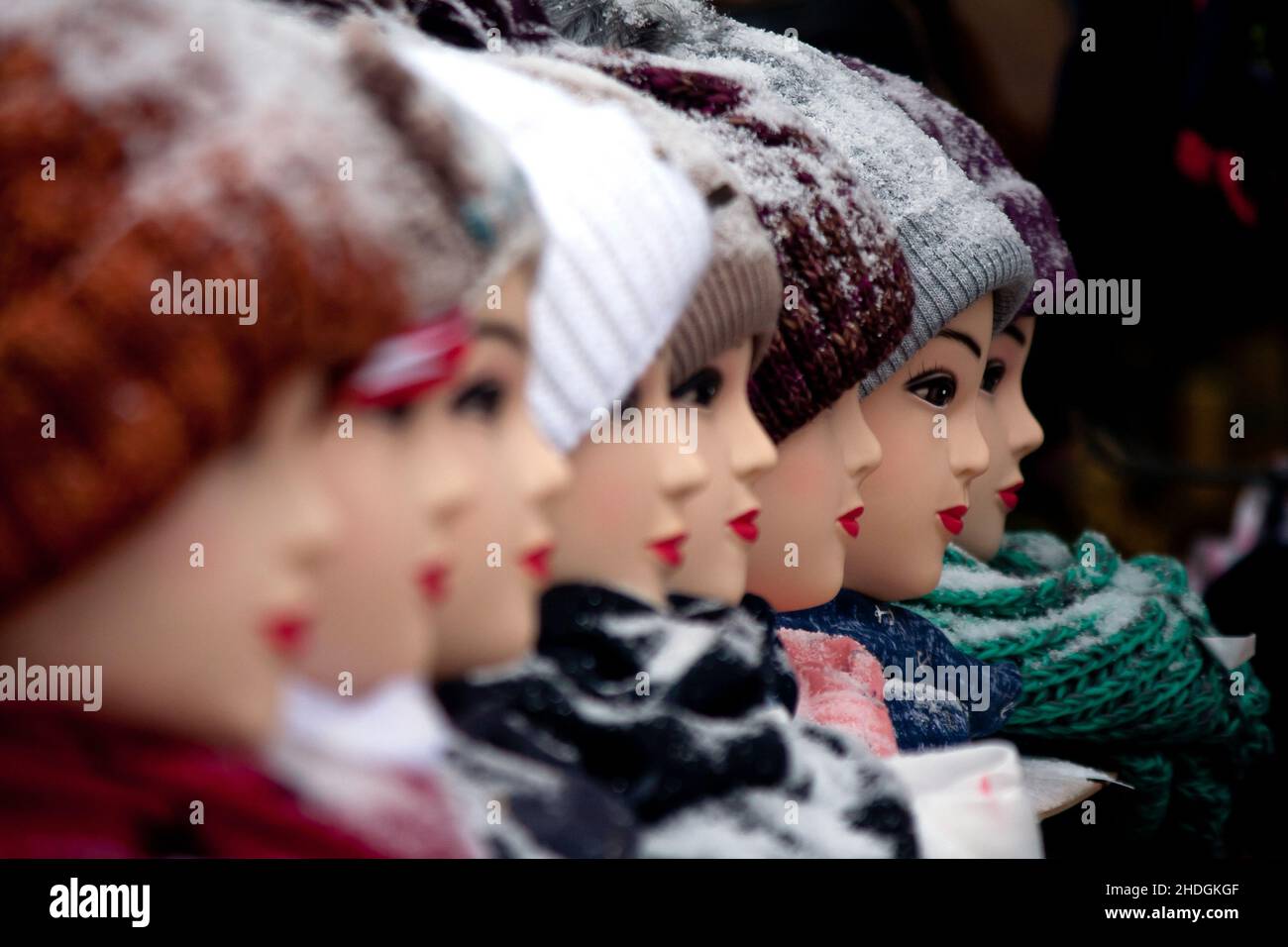mannequin, chapeau en tricot, mannequins, chapeaux en tricot Photo Stock -  Alamy