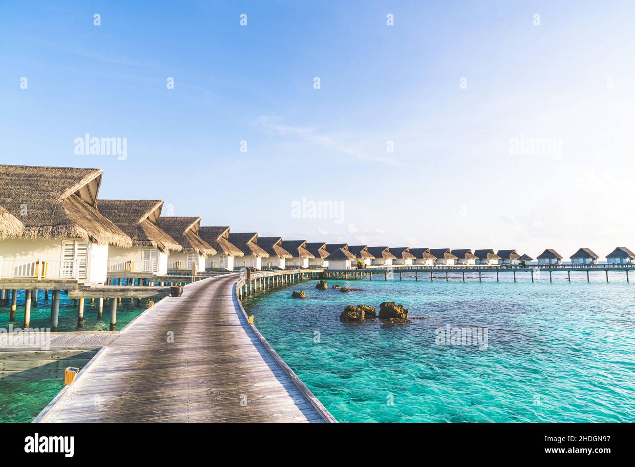 Magnifique hôtel tropical Maldives Resort et île avec plage et mer - booster le style de traitement des couleurs Banque D'Images