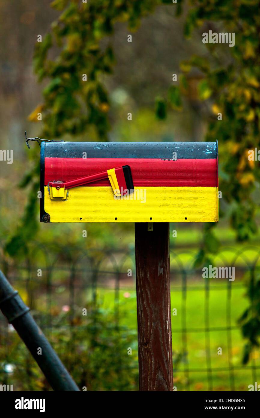 couleurs allemagne, boîte aux lettres, noir-rouge-jaune, drapeau allemand, boîtes  aux lettres Photo Stock - Alamy