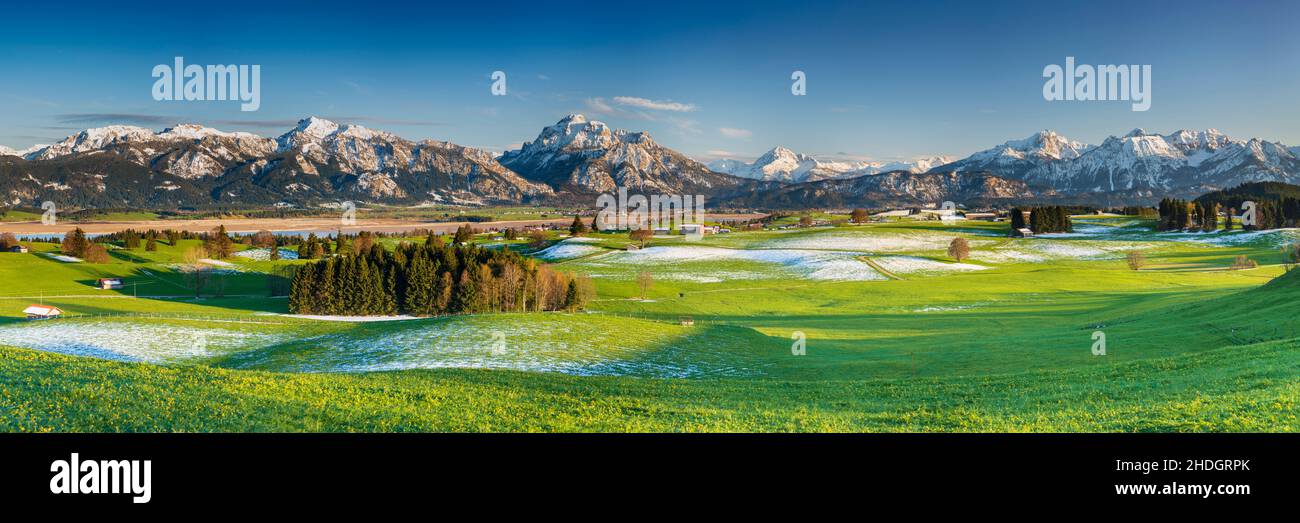 Paysage panoramique au printemps en Bavière, Allemagne Banque D'Images