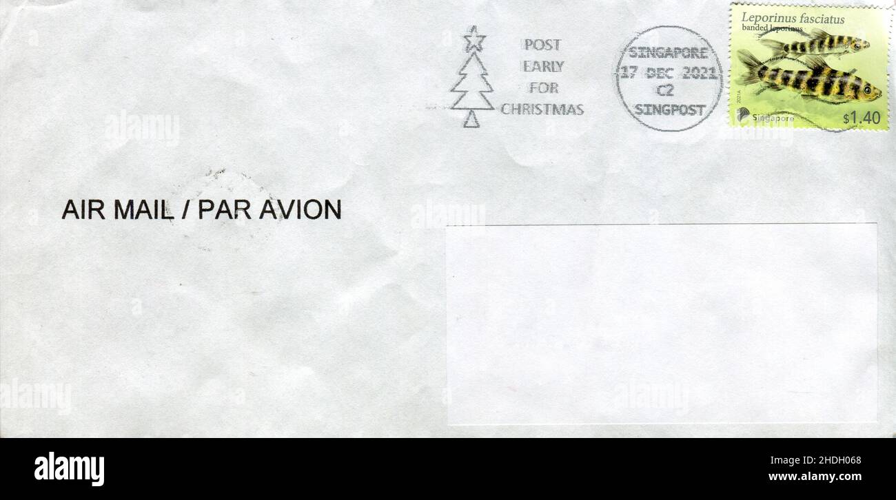 GOMEL, BÉLARUS - 6 JANVIER 2021 : ancienne enveloppe envoyée de Singapour à Gomel, Bélarus, 17 décembre 2021. Banque D'Images