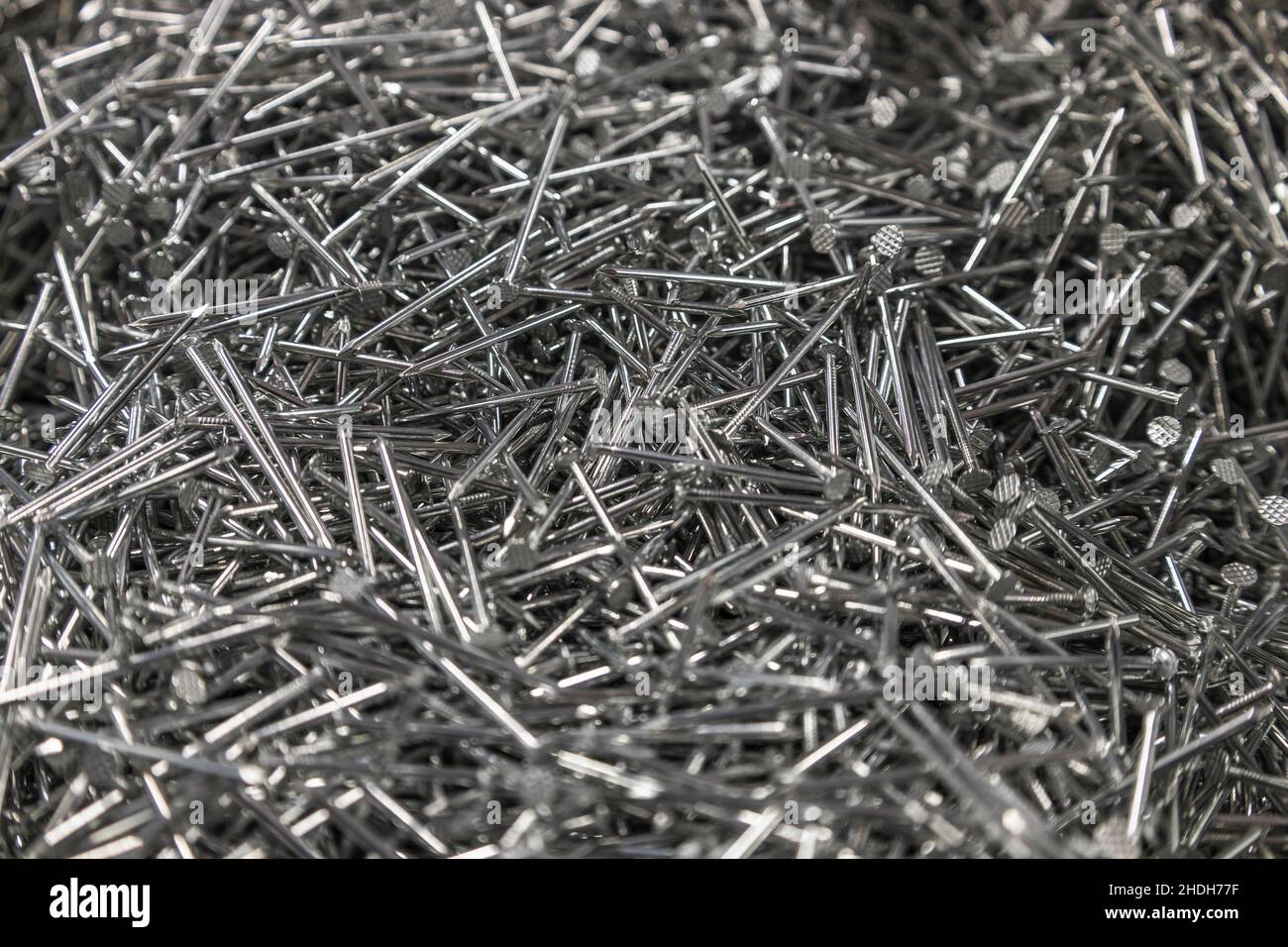 fond plein cadre montrant beaucoup de fer ou ongles métalliques Banque D'Images
