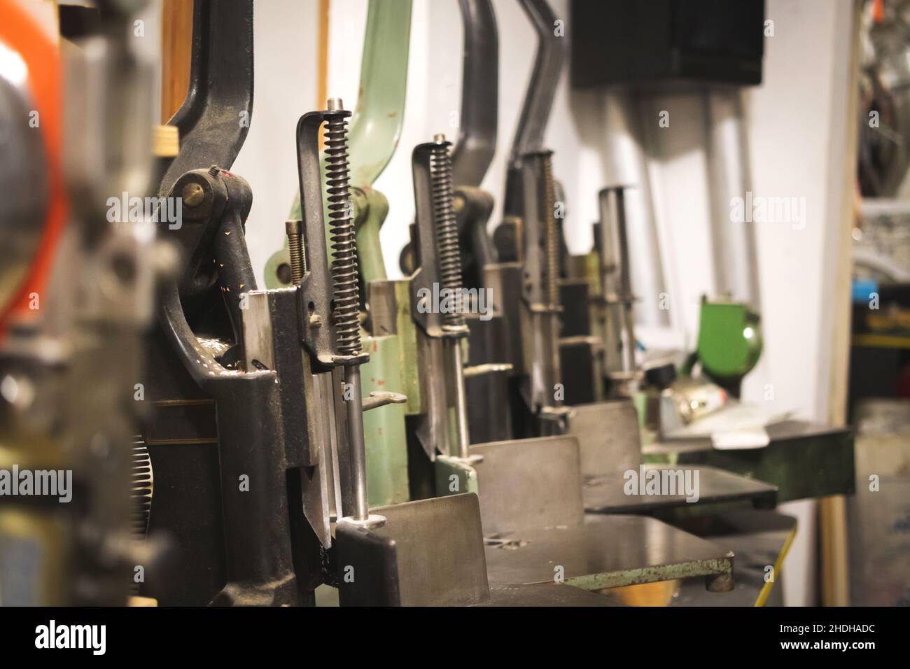 Ancien historique des machines d'impression dans la maison d'impression et l'entrepôt Banque D'Images