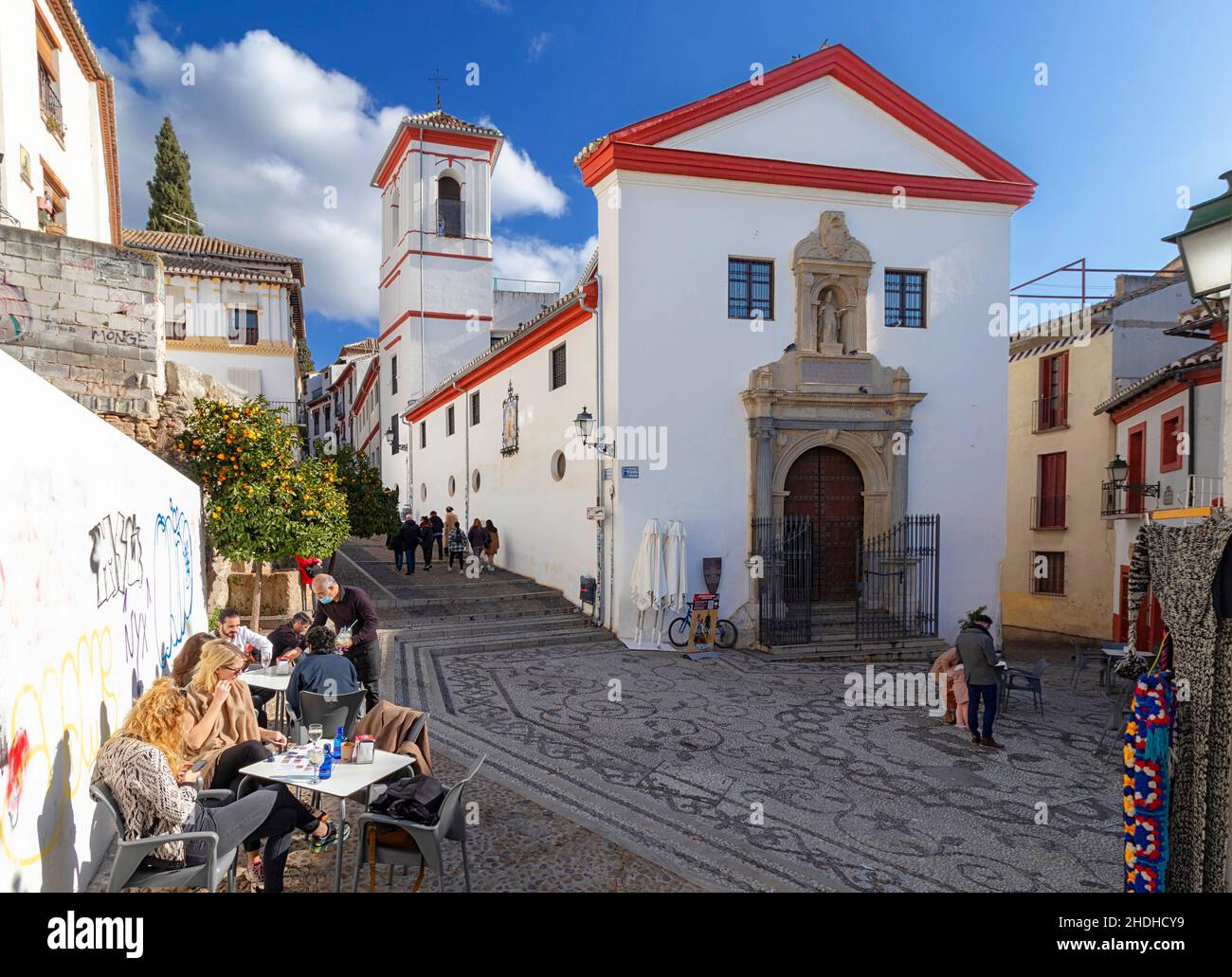 GRANADA ANDALUCIA ESPAGNE PLAZA SAN GREGORIO EGLISE DE ST GREGORY LE GRAND À ALBAYZIN Banque D'Images