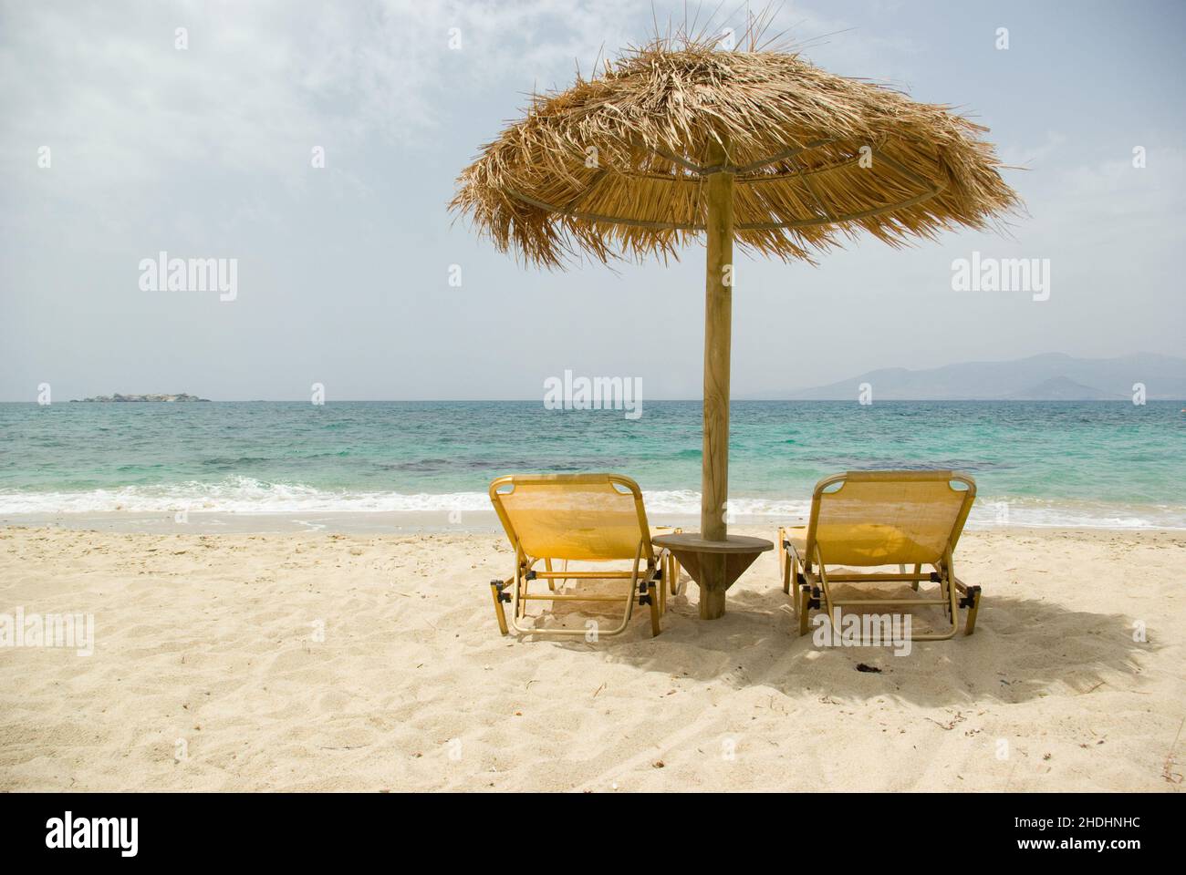 parasol, chaise longue, vacances à la plage, parasols, chaises longues,vacances  à la plage Photo Stock - Alamy