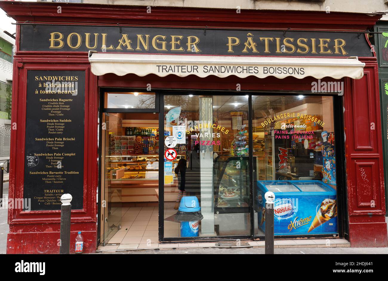 La boulangerie et pâtisserie d'époque située dans le quartier 19th de Paris à la rue Crimee près du parc Buttes Chaumont.Paris.France. Banque D'Images