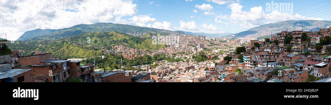 Comuna 13 vue panoramique, attraction touristique artistique urbaine quartier culturel historique en une journée ensoleillée Banque D'Images