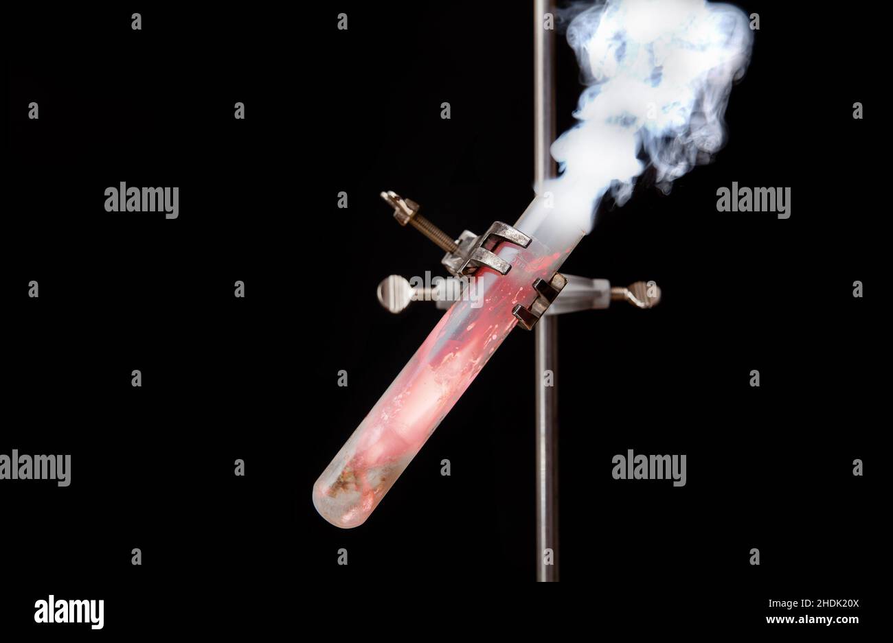 Test de flamme au potassium Banque de photographies et d'images à haute résolution - Alamy