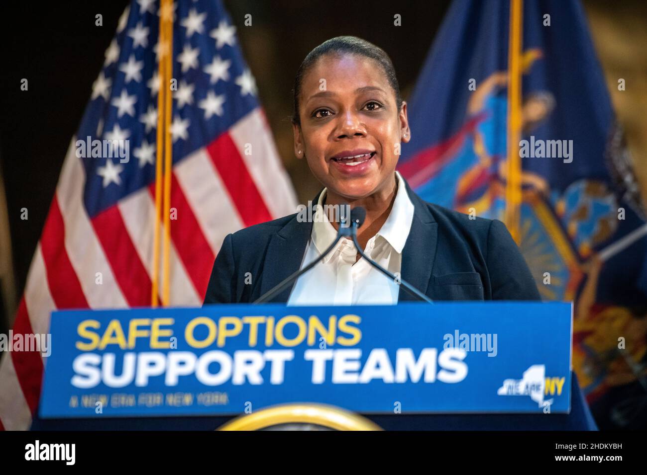 New York, États-Unis.06th janvier 2022.New York, États-Unis, 6 janvier 2022.Keechant Sewell, nouveau commissaire du département de police de New York, s'adresse à une conférence de presse avec la gouverneure de New York Kathy Hochul et le maire de New York Eric Adams sur leur présence accrue de la police et leur aide pour les sans-abri.Credit: Enrique Shore/Alay Live News Banque D'Images
