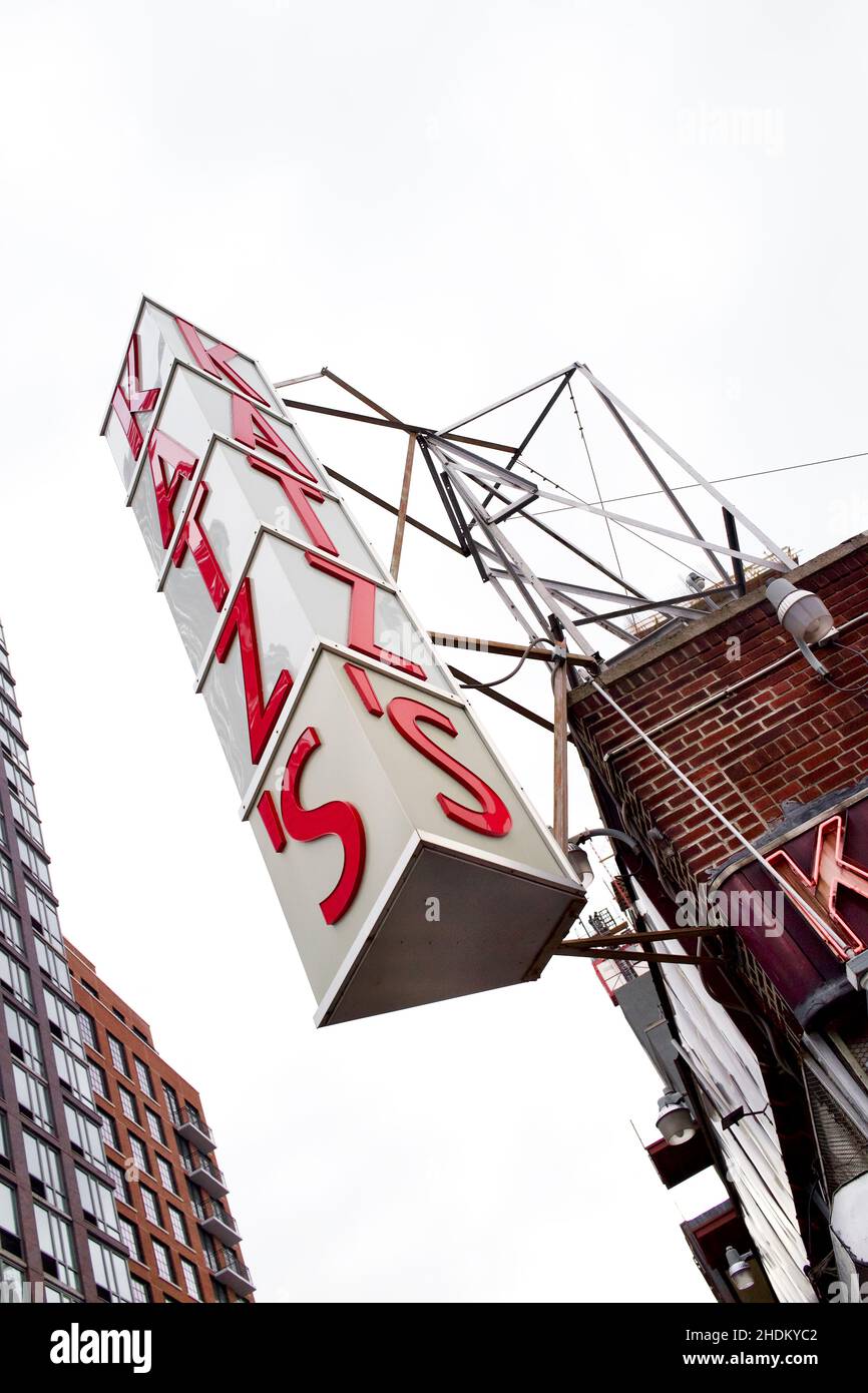 Panneau pour World Famous Katz's Deli, situé sur le côté inférieur est de Manhattan, New York, USA Banque D'Images