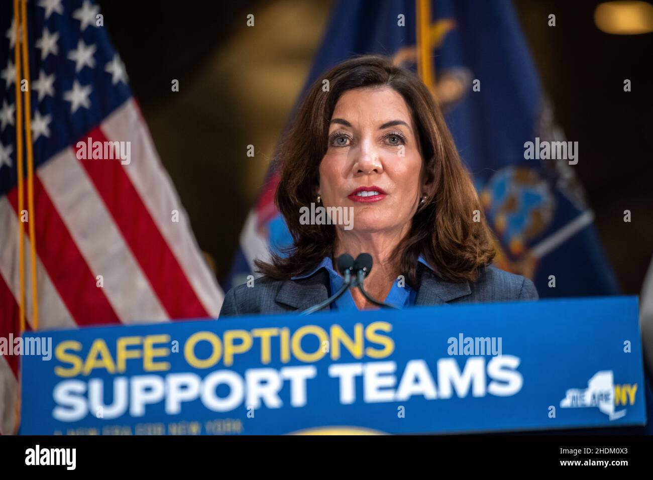 New York, États-Unis.06th janvier 2022.New York, États-Unis, 6 janvier 2022.Le maire de New York Eric Adams porte un masque facial lorsqu'il arrive à une station de métro du centre de Manhattan pour assister à une conférence de presse avec la gouverneure de New York Kathy Hochul sur leur présence accrue de la police et leur aide pour les sans-abri.Credit: Enrique Shore/Alay Live News Banque D'Images