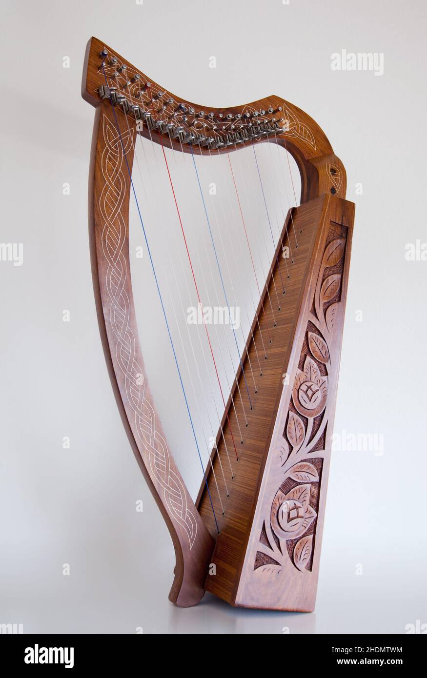 Musical instrument harp Banque de photographies et d'images à haute  résolution - Alamy