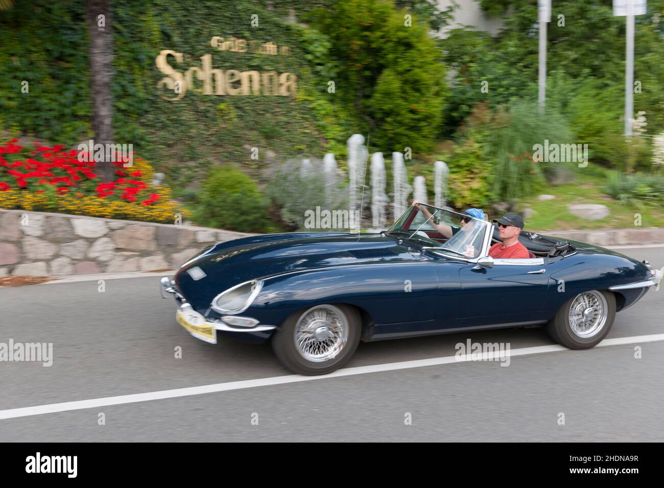 oldtimer, schenna, jaguar e-type, oldtimers, schennes,jaguar xk-e. Banque D'Images