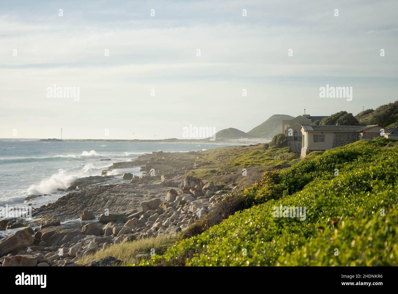 Belle vue sur la plage rocheuse de Misty Cliffs Cape Town, Afrique du Sud Banque D'Images