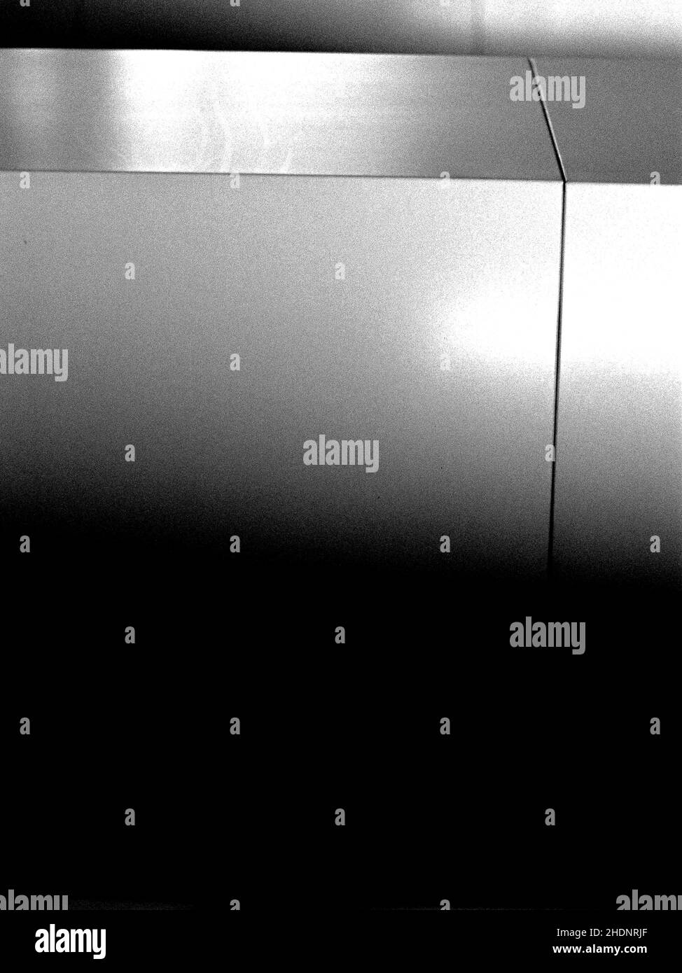 Image verticale en niveaux de gris des détails architecturaux et de l'art de la rue de Guangzhou, Chine Banque D'Images