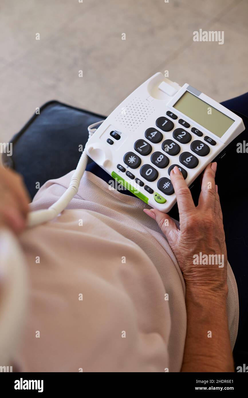 Senior, communication radio, touches de téléphone, adapté à l'âge, personnes âgées,vieux, aînés, communications radio, clé de téléphone Banque D'Images