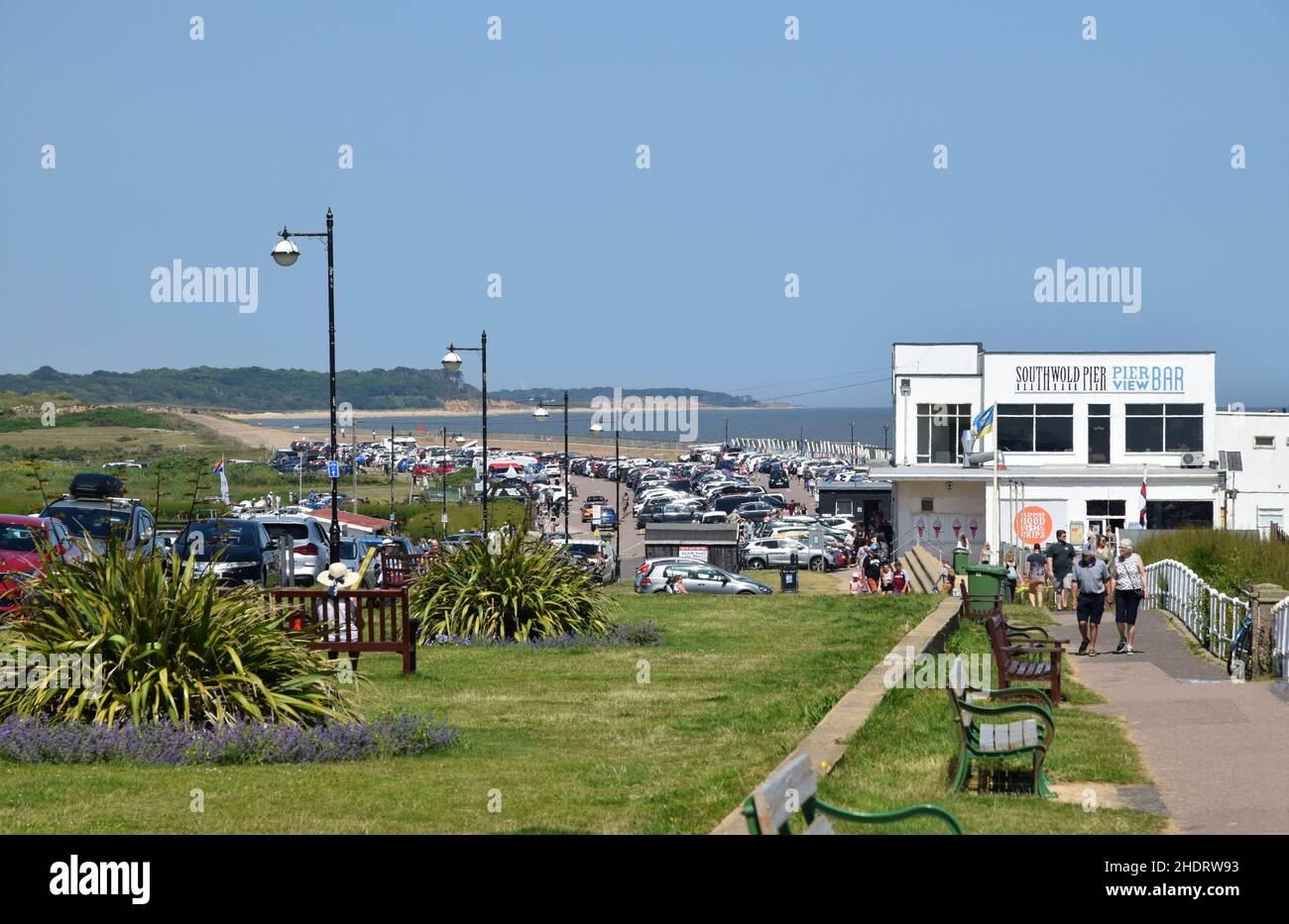 vue sur l'embarcadère et le parking de southwold Banque D'Images vue sur l'embarcadère et le parking de southwold Banque D'Images