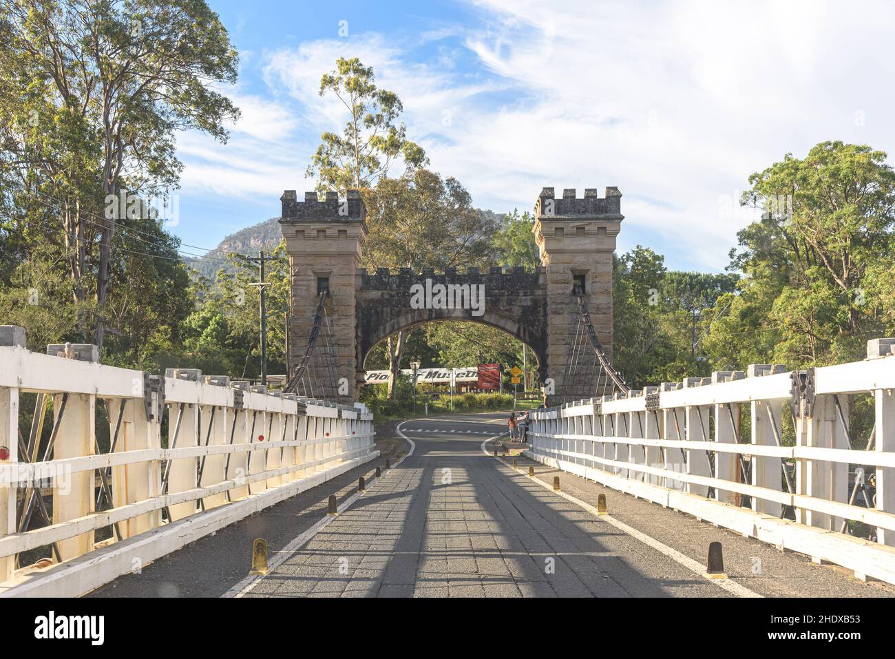 Traversez le pont Hampden dans la ville de Shoalhaven, dans la vallée de Kangaroo, en Nouvelle-Galles du Sud Banque D'Images