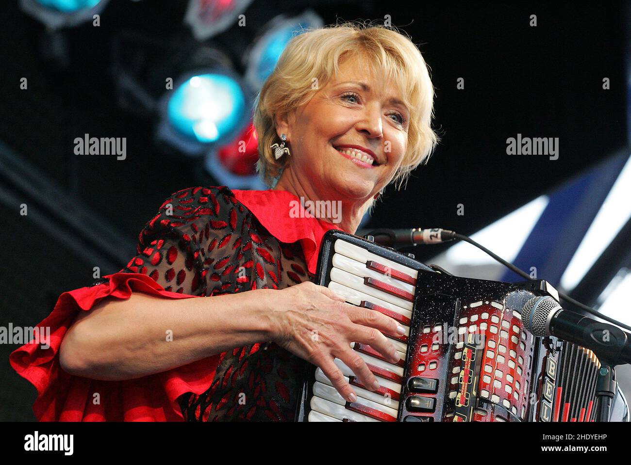 accordéon, chanteur pop, accordéon Photo Stock - Alamy