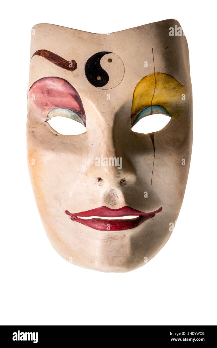 Masque vénitien utilisé pour le carnaval et le théâtre isolé sur fond blanc, espace de copie, chemin d'écrêtage Banque D'Images