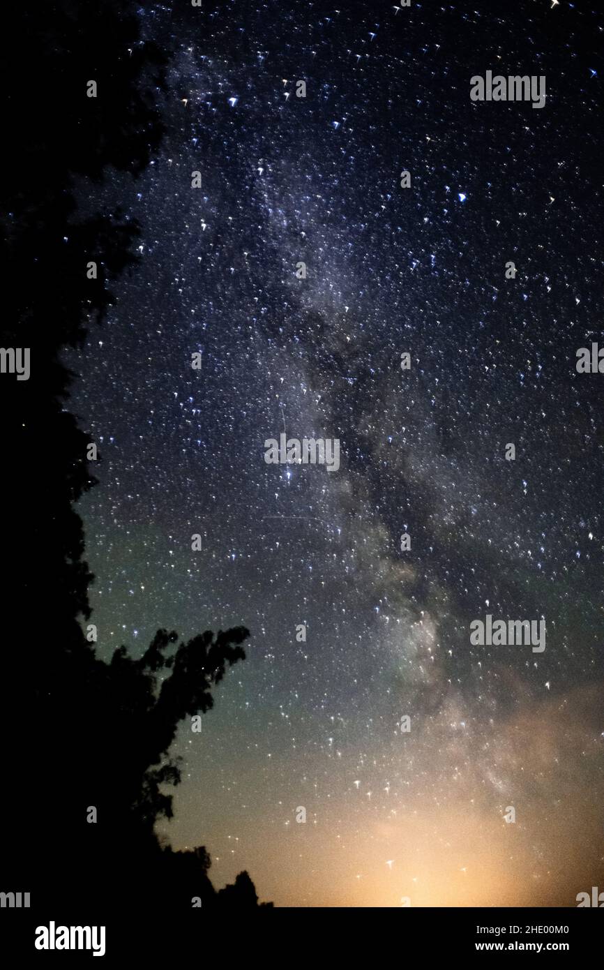 Belle photo du ciel pleine d'étoiles la nuit Banque D'Images