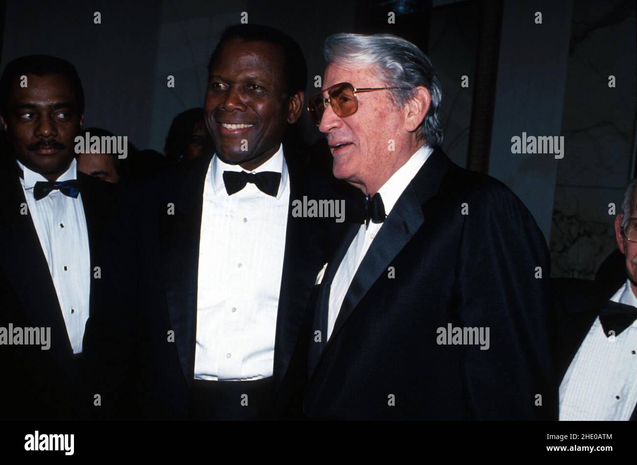 F7889: 1989.GREGORY PECK ET SIDNEY POITIER.JOHN BARRETT/(Credit image: Ã‚© Globe photos/ZUMA Wire) Banque D'Images