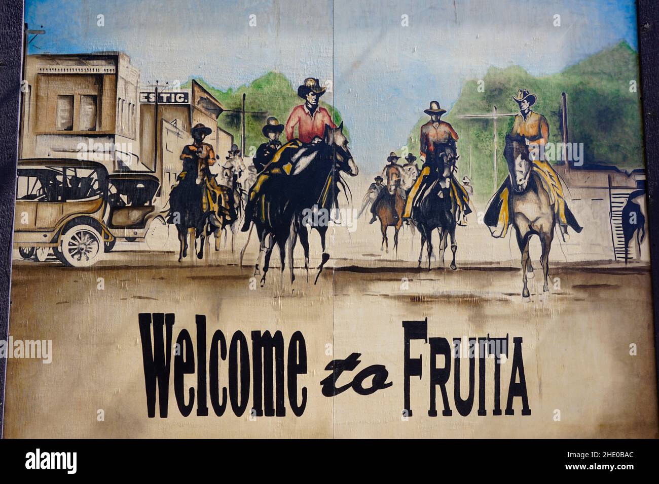 Peinture sur le côté du bâtiment dans le centre-ville de Fruita, CO qui dit bienvenue à Fruita. Banque D'Images