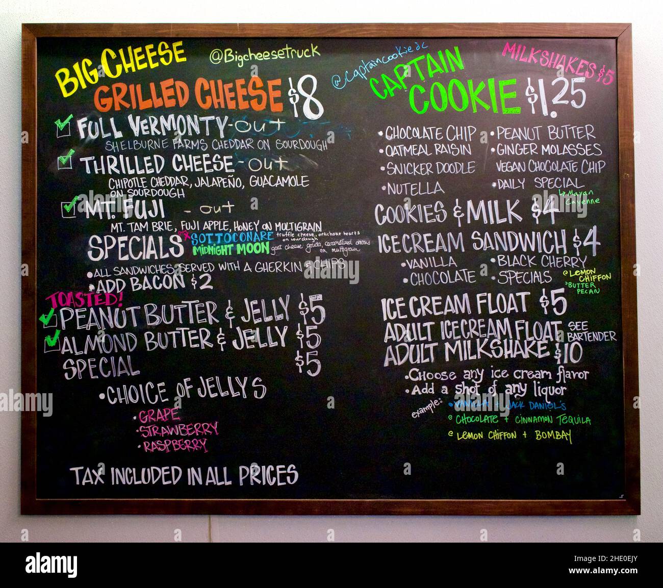 Menu de craie coloré au bar-restaurant Thomas Foolery de Washington D.C., États-Unis Banque D'Images