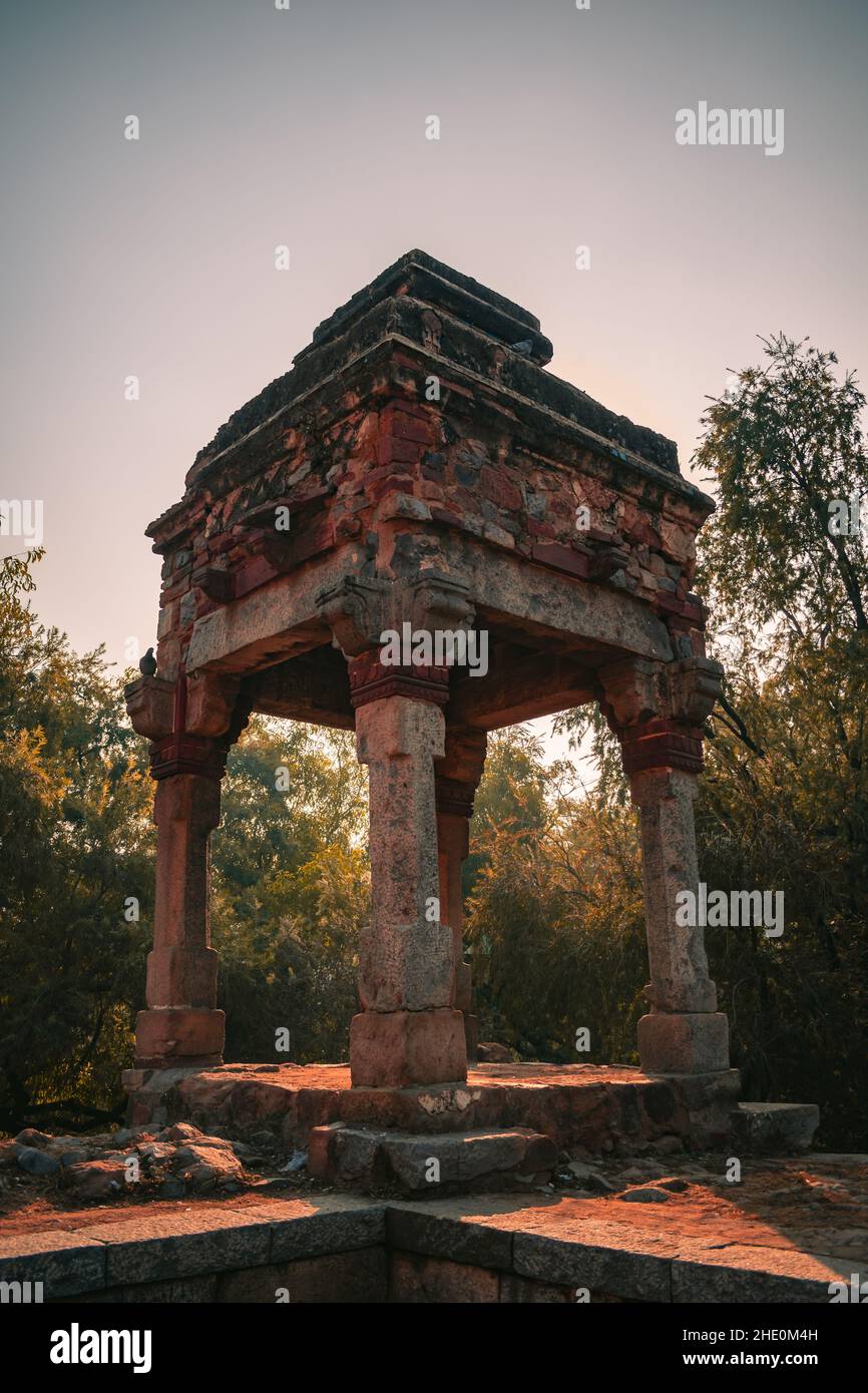 Ruines d'un vieux pavillon au jardin Lodhi à New Delhi, Inde Banque D'Images Ruines d'un vieux pavillon au jardin Lodhi à New Delhi, Inde Banque D'Images