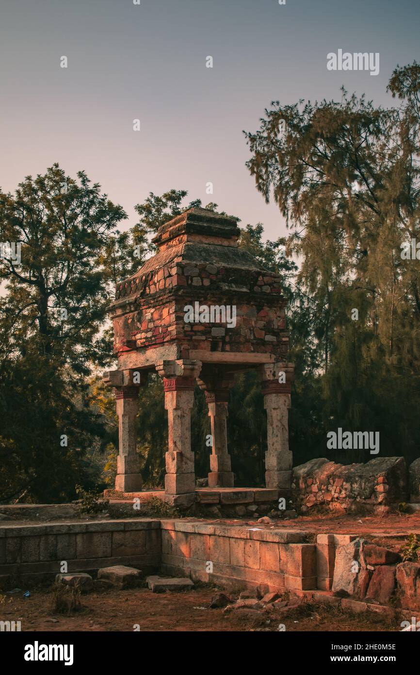 Ruines d'un vieux pavillon au jardin Lodhi à New Delhi, Inde Banque D'Images Ruines d'un vieux pavillon au jardin Lodhi à New Delhi, Inde Banque D'Images