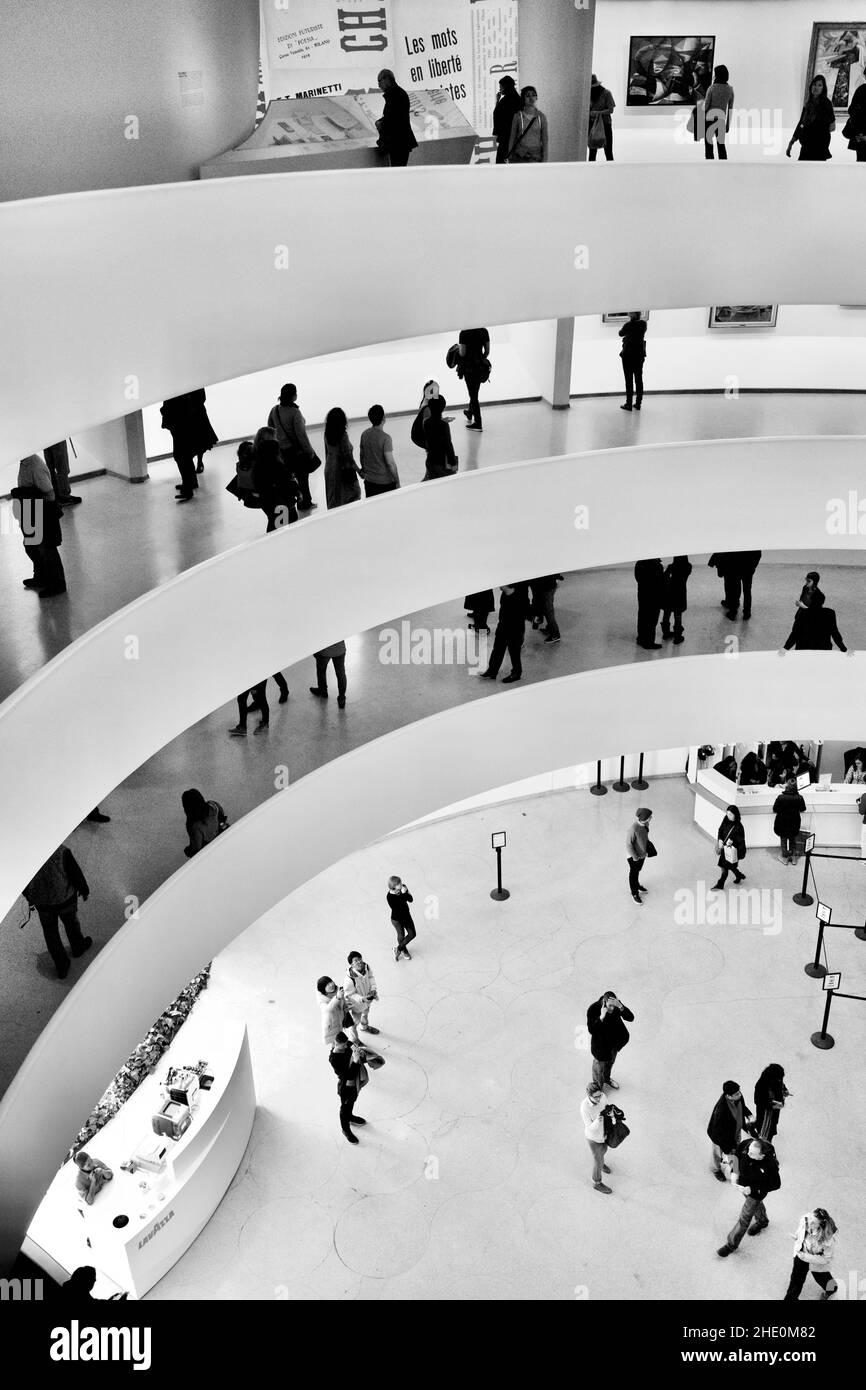 Le Solomon R. Guggenheim Museum de New York est situé sur 5th Ave Banque D'Images