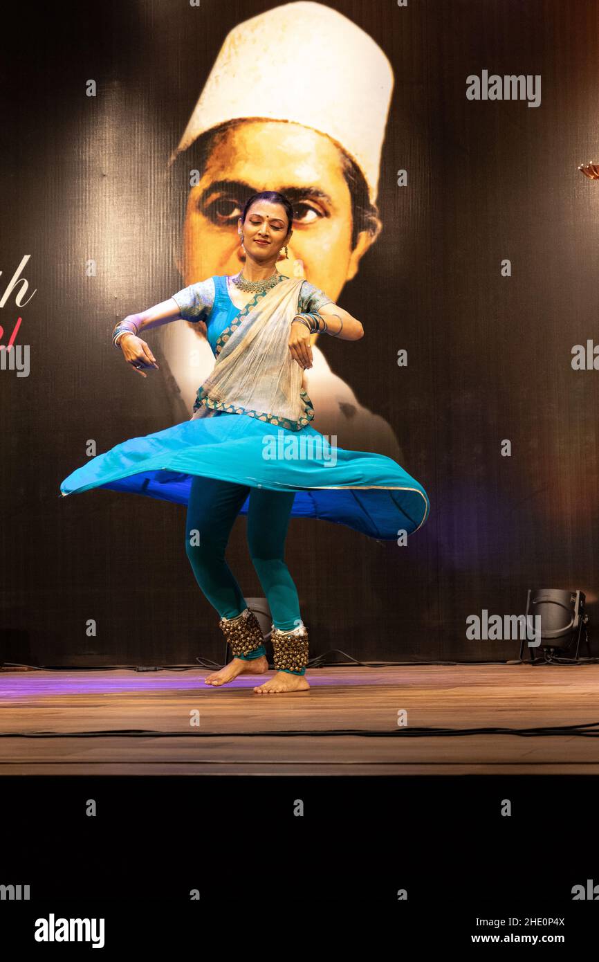 Sheetal Kolwalkar danse classique de Kathak à Swaramangesh 2021, le festival de musique et de danse classique du mémorial de Maître Dinanath Mangeshkar Banque D'Images