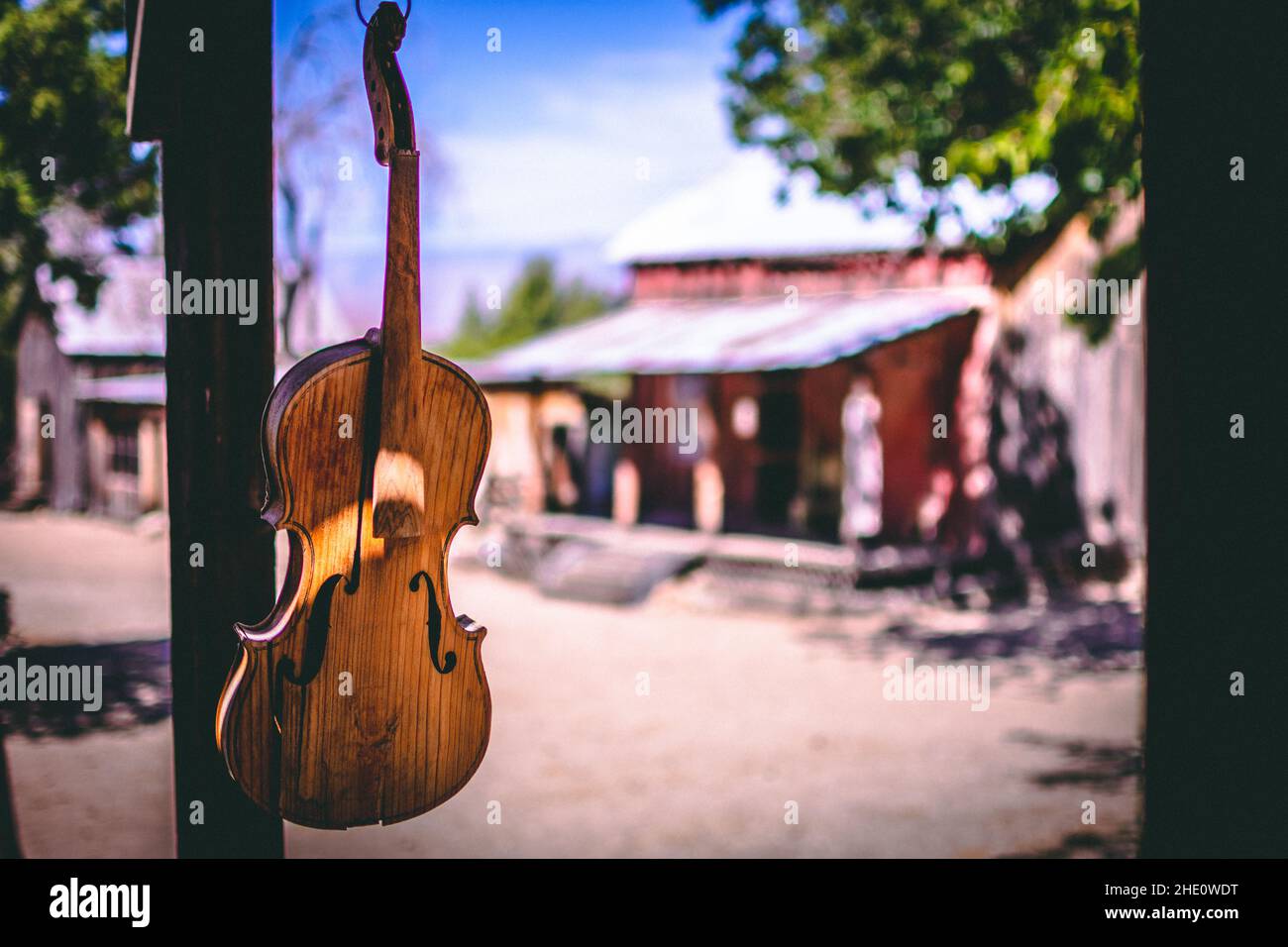 Photo de la Violine en vue d'un vieux bâtiment. Wild West, Ghost Town, États-Unis Banque D'Images